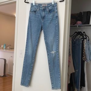 Levi High Rise Skinny - 721